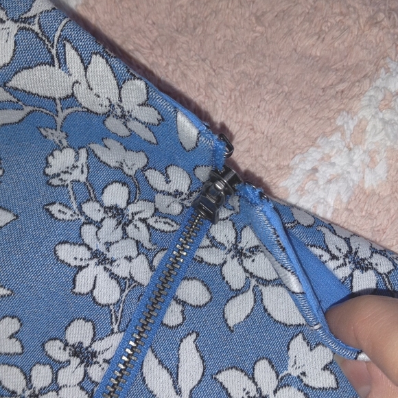 Alice & Olivia 8 - Picture 8 of 8